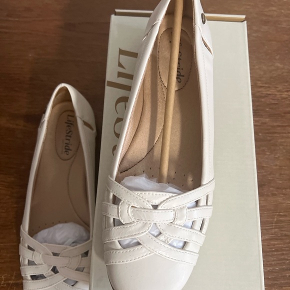 LifeStride Diverse Flats White Sand 7.5W Wide NIB - Picture 4 of 4
